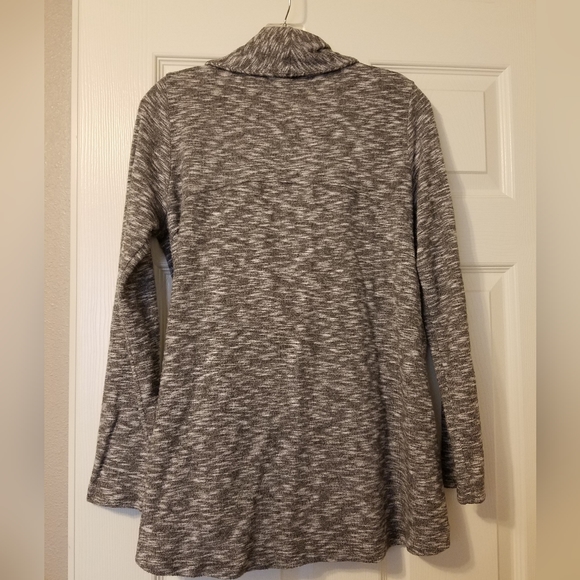 LELIS grey and white very soft long sleeved comfy shirt - Picture 2 of 5